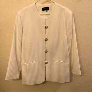 Z Harvey Classic, Chic White Long Sleeve Blazer W/Sateen Striping Size 18